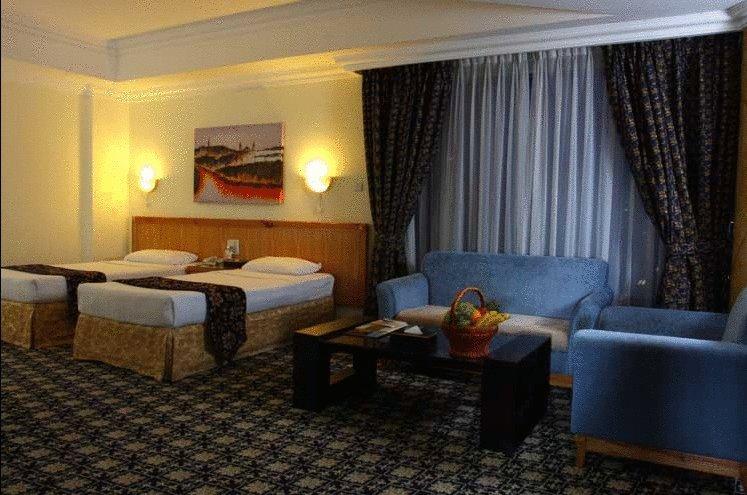Phoenicia Tower Hotel And Spa Manama Room photo
